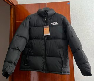 Chaqueta N.Face en color negro.