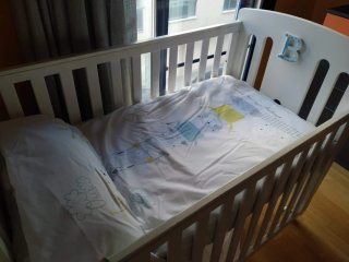 Ropa de cuna: chichoneras y colcha