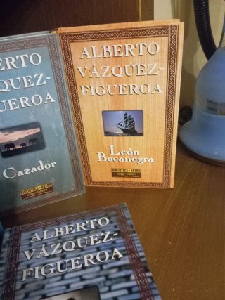 LIBRO, Cazador,Ícaro,sultana roja, león Bocanegra.