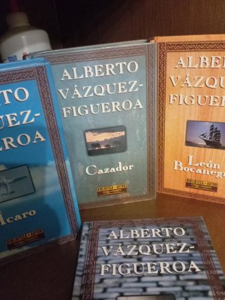 LIBRO, Cazador,Ícaro,sultana roja, león Bocanegra.