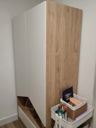 Armario infantil madera y blanco