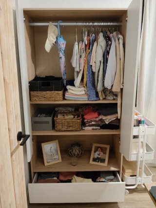Armario infantil madera y blanco