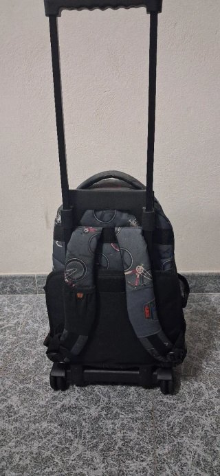 Mochila Totto con ruedas y estampado de bicicletas
