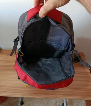 Mochila 40L Roja y Negra Nueva