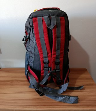 Mochila 40L Roja y Negra Nueva
