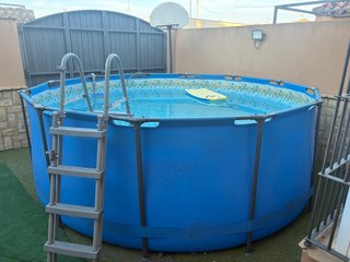 Piscina familiar en buen estado