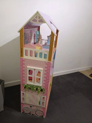 Casa de muñecas de madera