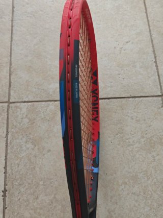 Raqueta Yonex VCore 100L