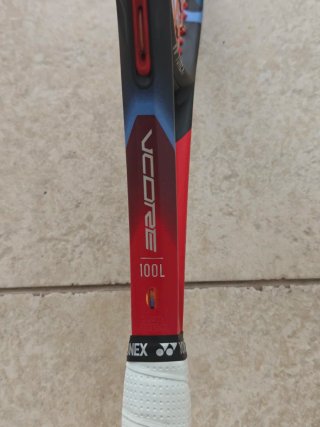 Raqueta Yonex VCore 100L
