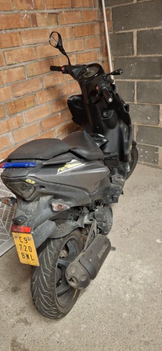 Yamaha Aerox 50cc Scooter Negro vic
