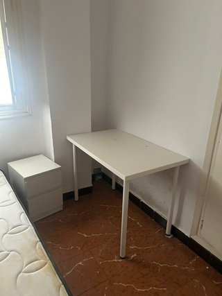 Mesa de metal blanca