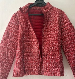 Chaqueta acolchada floral roja Talla 40