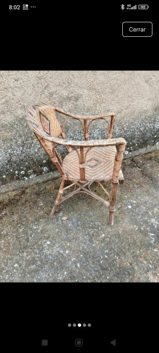 Sillón de mimbre y madera