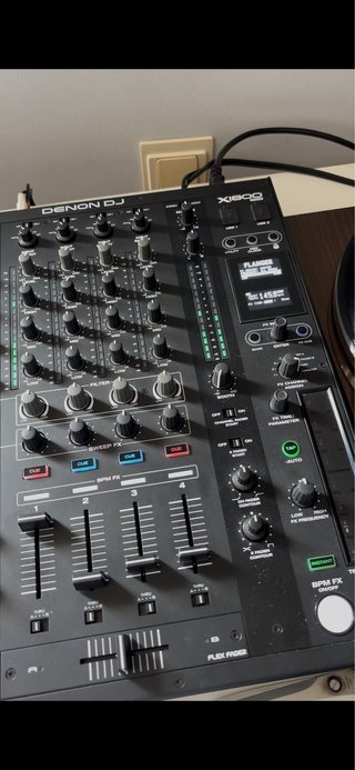 Denon DJ X1800 mixer