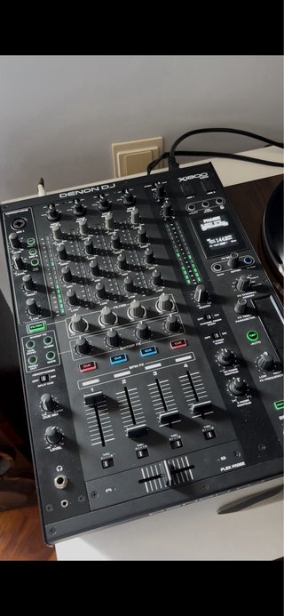 Denon DJ X1800 mixer