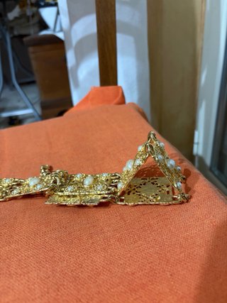 Cintura dorata con perle