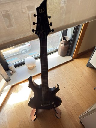 Guitarra LTD F-10 Negra
