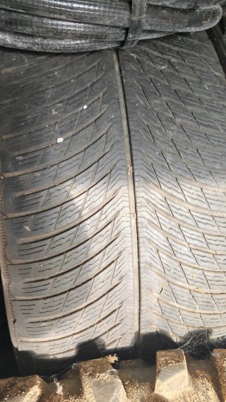 Michelin Pilot Alpin 5 SUV 285/40/21