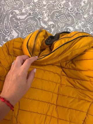Plumífero corto Zara amarillo