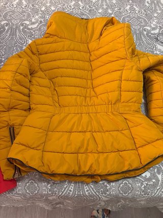 Plumífero corto Zara amarillo