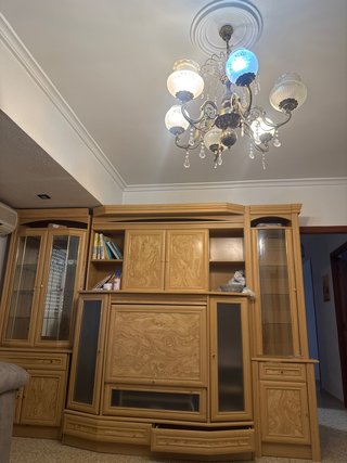 Mueble de salón madera y cristal