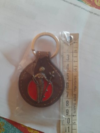 Portachiavi in cuoio con guerriera