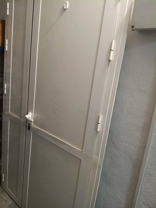 Puerta aluminio blanca