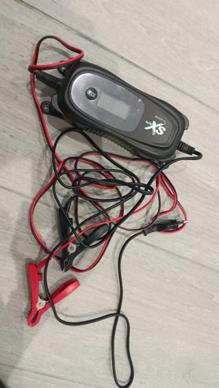 Cargador Batería Coche y Moto Auto XS