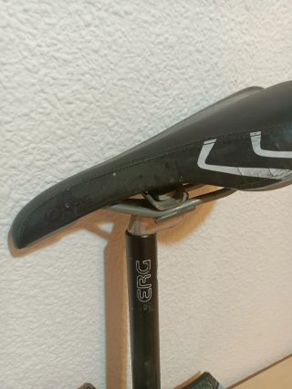 Sillín bicicleta BERG y tija ultra ligera ALEACIÓN