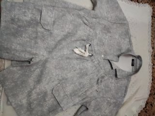 Conjuntazo de hombre gris y blanco