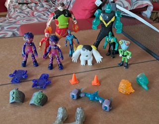 Ben 10 Action Figures Lot