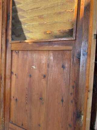 Puerta de despensa antigua