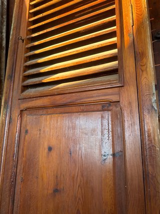 Puerta de despensa antigua