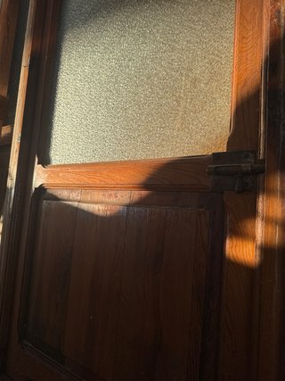 Puerta antigua madera cristalera