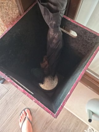 Paragüero de madera con plato interior metálico