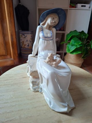 Figura Rex Valencia Porcelana Mujer Perro