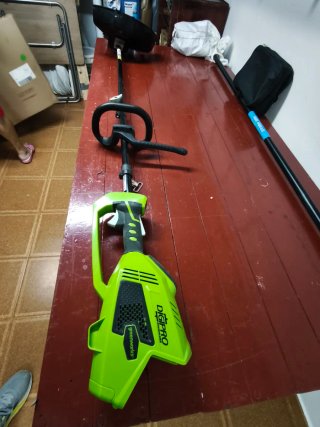 Desbrozadora y motosierra a batería Greenworks