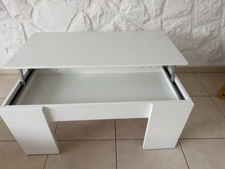 Mesa de salón blanca moderna