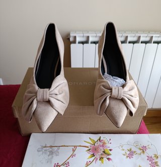 Elegantes zapatos tacón beige lazo nuevos 39