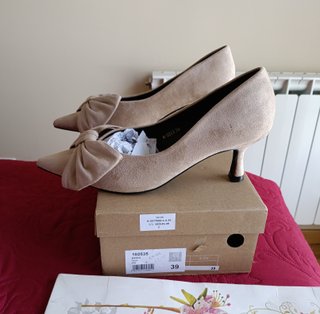 Elegantes zapatos tacón beige lazo nuevos 39