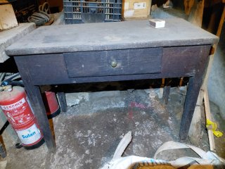 Mesa de madera antigua