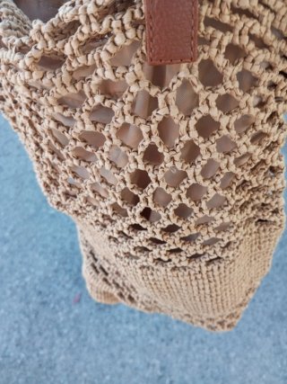 Bolso de rafia beige y marrón