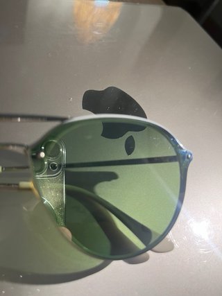 Gafas de sol Ray-Ban plateadas y blancas