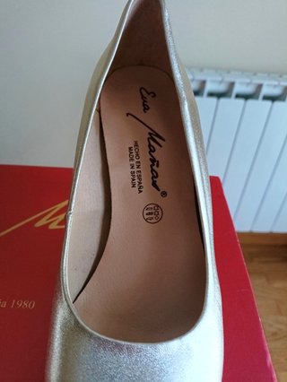 Zapatos de tacón piel dorados talla 40 de 93€