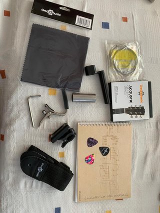 Guitarra Acústica Negra con funda