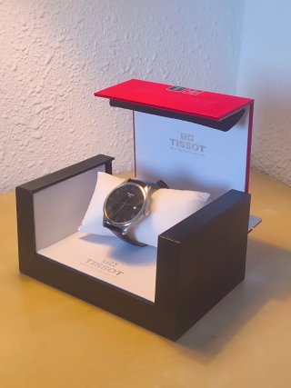Tissot Tradition 42mm Negro/Plata con caja y libro