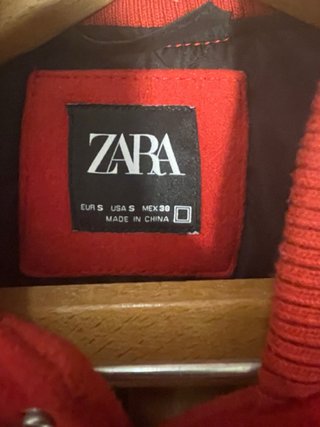 Chaqueta Zara Roja y Blanca Talla M