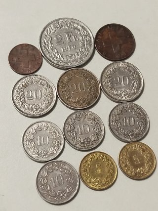 Lote de 12 monedas Suizas.