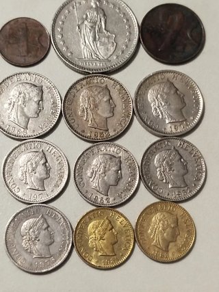 Lote de 12 monedas Suizas.