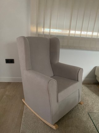 Sillón balancín lactancia tela y madera